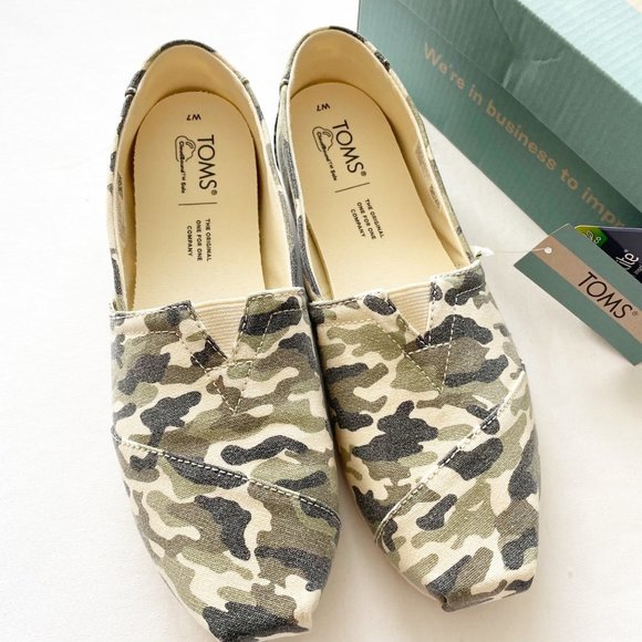 Toms Shoes - NEW Women's / Teen's Toms Camp Slip On Shoe size 7